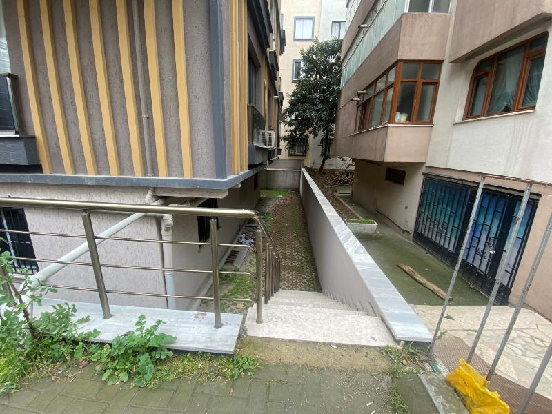 Avcılar Merkez Mahallesi'nde Depolu Dükkan — foto 3