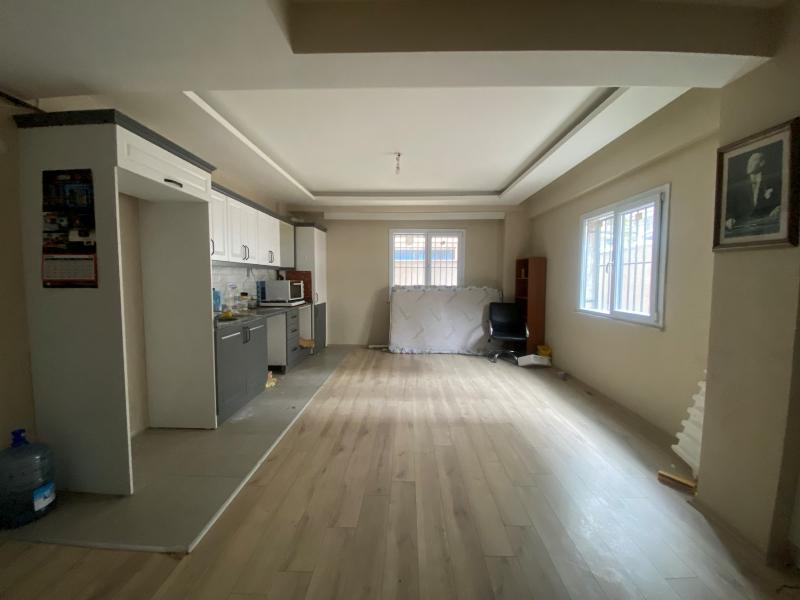 Avcılar Merkez Mahallesi'nde Depolu Dükkan — foto 7